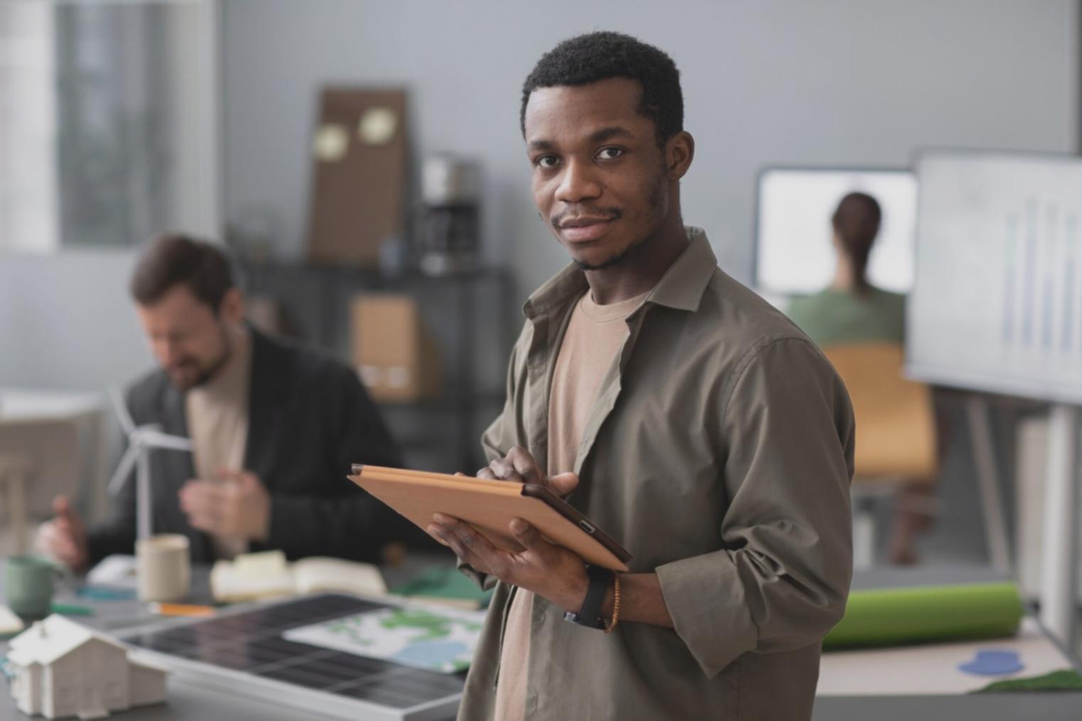 Professionelle Finanzschulung in modernem Büro